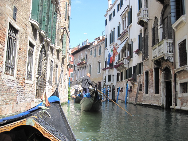 カンツォーネ (カンツォーネ) JapaneseEnglish Dictionary JapaneseClass.jp